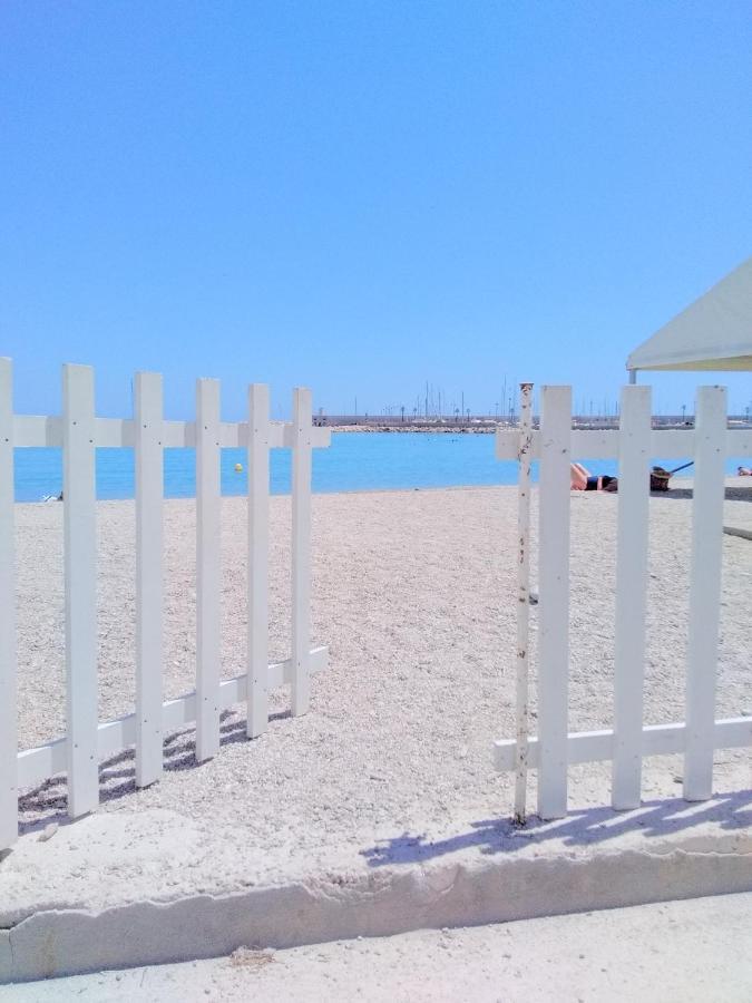 2 Pieces Idealement Placee Dans Le Centre Menton Luaran gambar