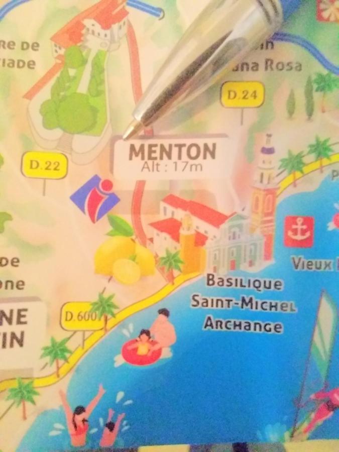 2 Pieces Idealement Placee Dans Le Centre Menton Luaran gambar