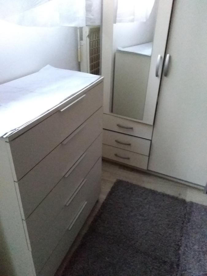 2 Pieces Idealement Placee Dans Le Centre Menton Luaran gambar