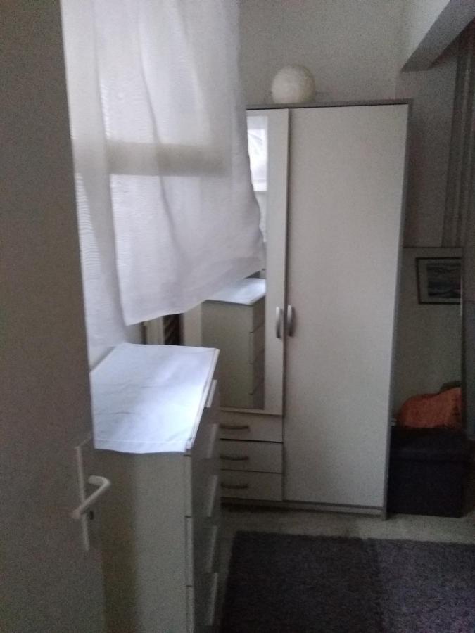 2 Pieces Idealement Placee Dans Le Centre Menton Luaran gambar