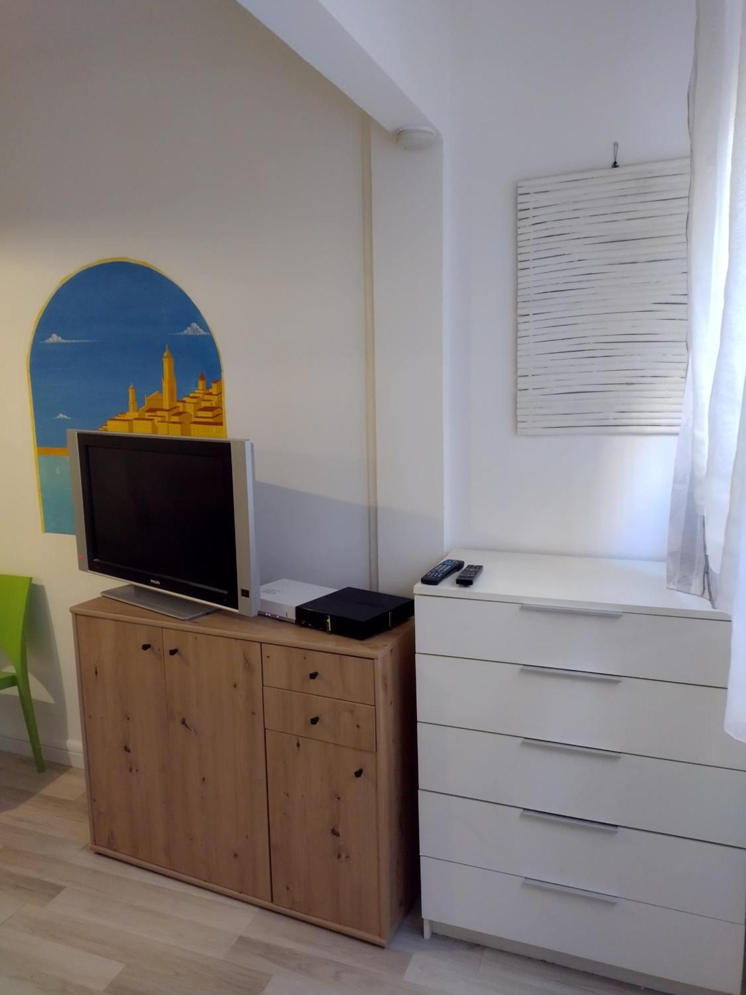 2 Pieces Idealement Placee Dans Le Centre Menton Luaran gambar