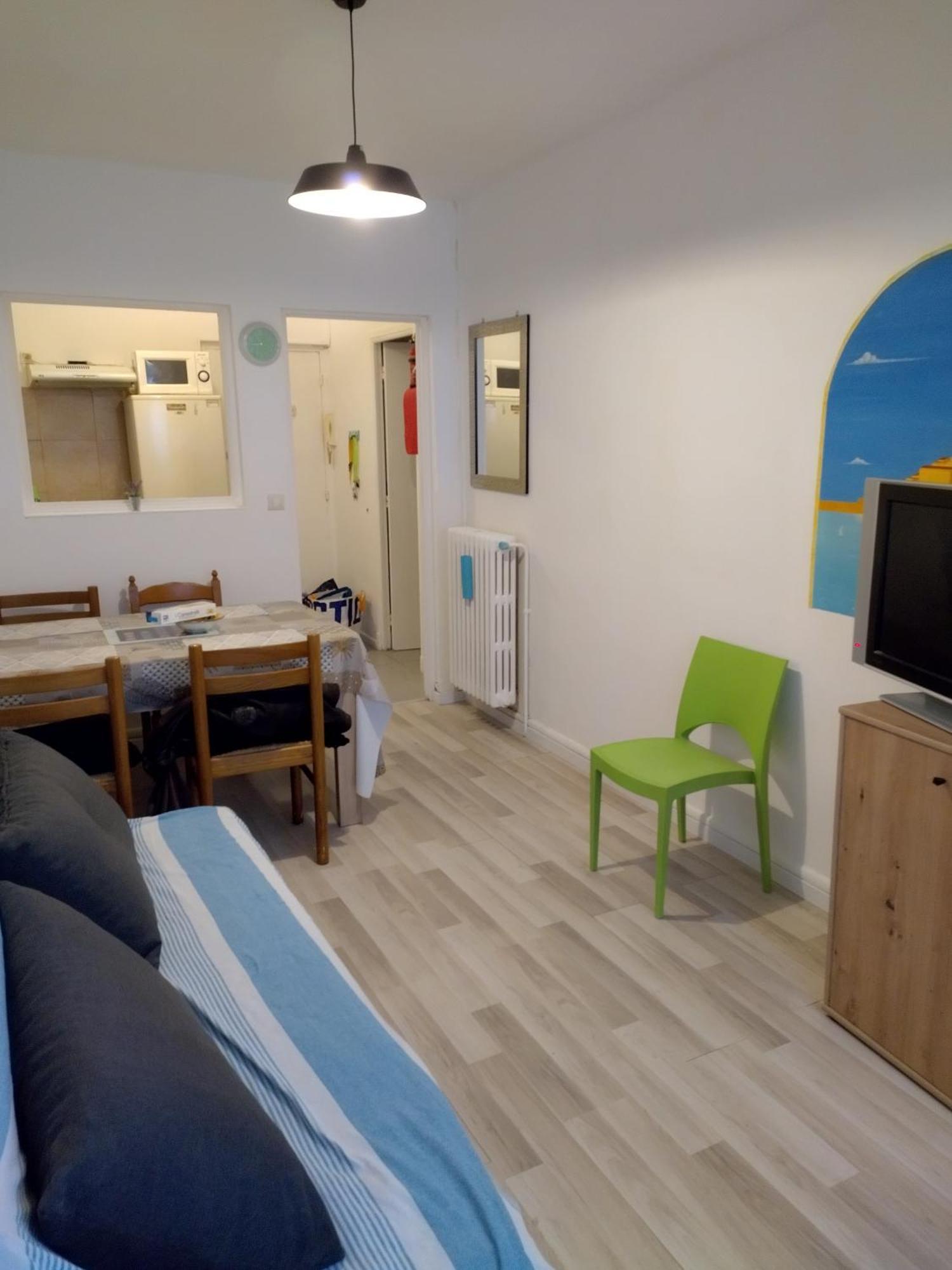 2 Pieces Idealement Placee Dans Le Centre Menton Luaran gambar
