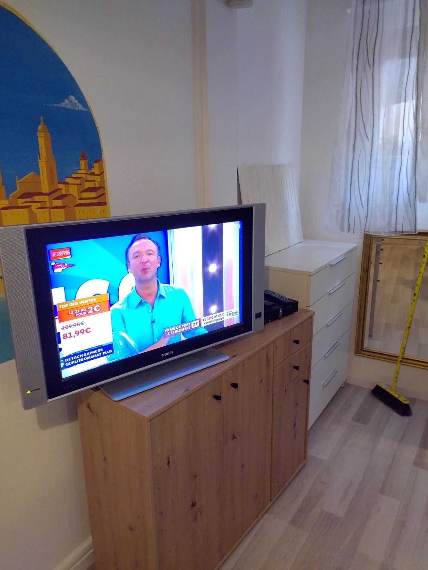2 Pieces Idealement Placee Dans Le Centre Menton Luaran gambar