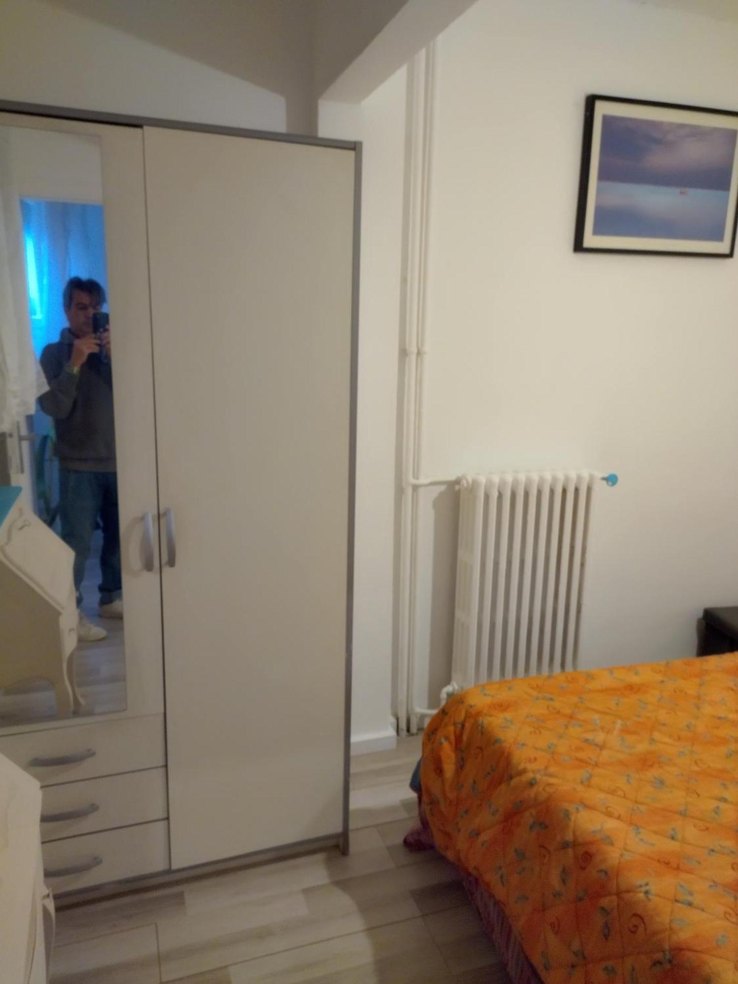 2 Pieces Idealement Placee Dans Le Centre Menton Luaran gambar