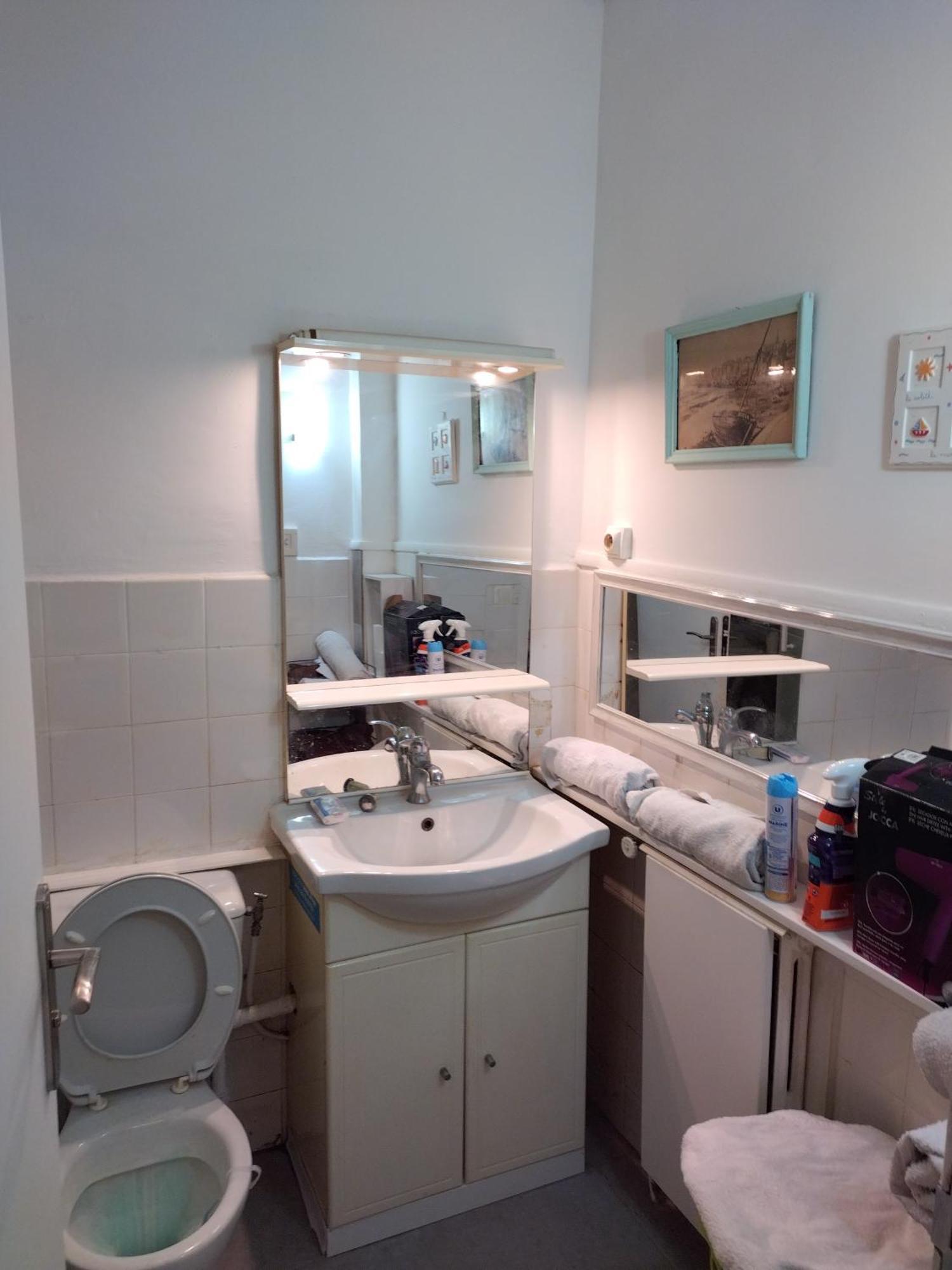 2 Pieces Idealement Placee Dans Le Centre Menton Luaran gambar