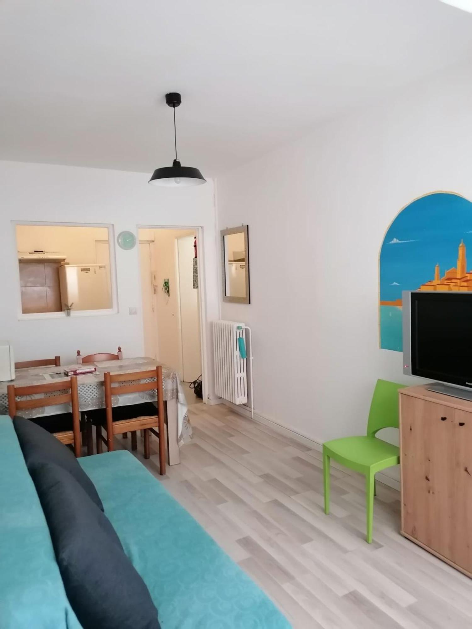 2 Pieces Idealement Placee Dans Le Centre Menton Luaran gambar
